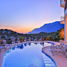 Hill House (Adults Only +14)